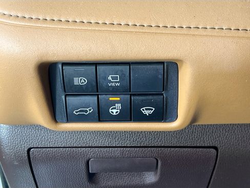 Used 2021 Toyota Highlander Platinum image 10