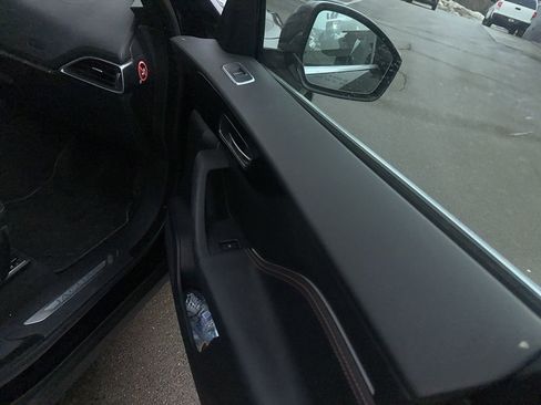 Used 2019 Jaguar F-PACE Prestige image 15