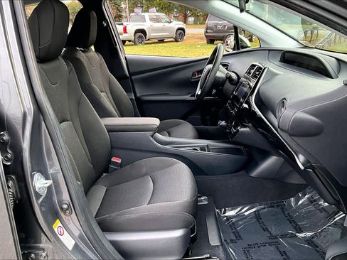 Used 2019 Toyota Prius LE image 9