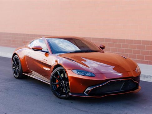 Used 2020 Aston Martin V8 Vantage Coupe image 2