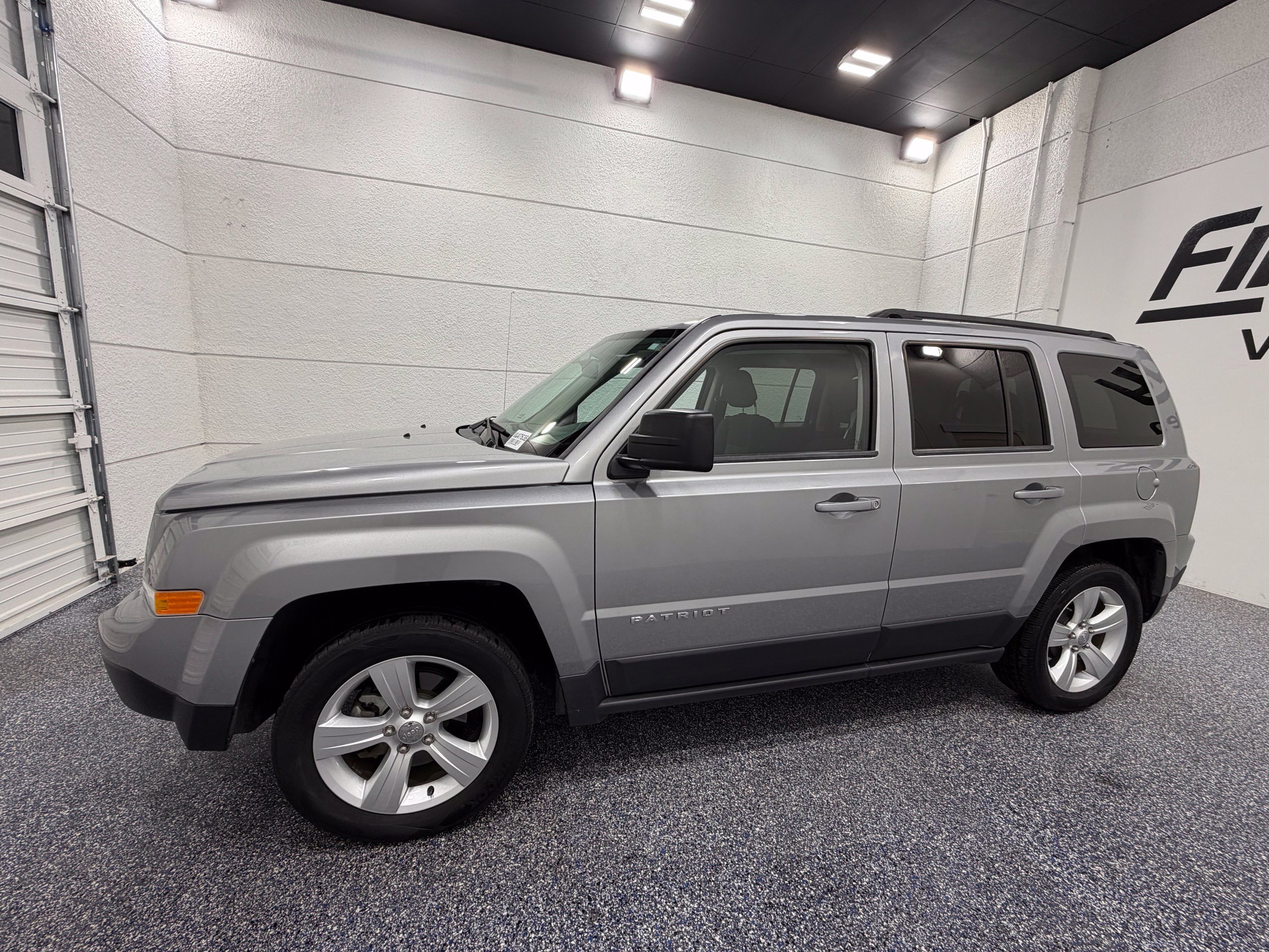 Used 2015 Jeep Patriot Latitude FWD image 2