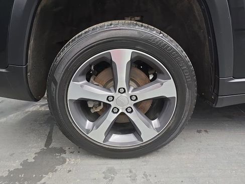 Used 2023 Jeep Grand Cherokee L Limited image 20