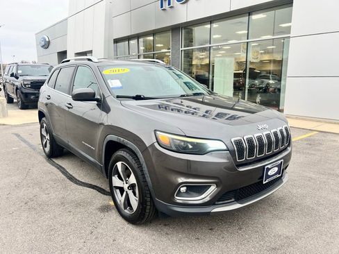 Used 2019 Jeep Cherokee Limited image 45