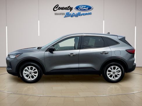 Used 2025 Ford Escape Active AWD/4WD image 3
