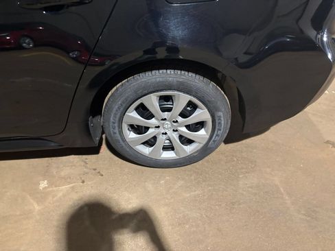 Used 2025 Toyota Corolla LE FWD image 28