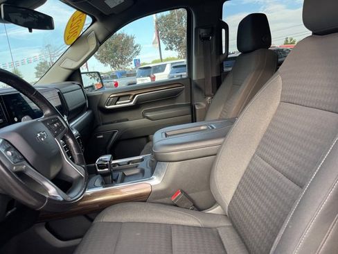 Used 2022 Chevrolet Silverado 1500 LT Trail Boss w/ Convenience Package II image 9