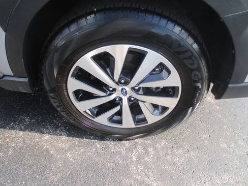 Used 2025 Subaru Outback Premium AWD/4WD image 34