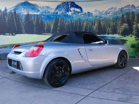 Used 2005 Toyota MR2 image 6