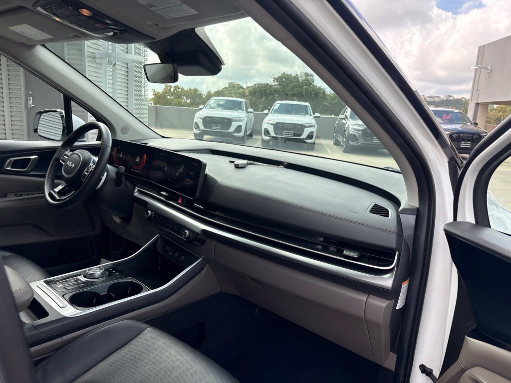 Used 2026 Kia Carnival LXS FWD image 16