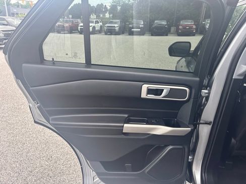 Used 2023 Ford Explorer XLT w/ Equipment Group 202A AWD/4WD image 17