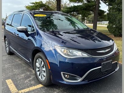 Used 2020 Chrysler Pacifica Limited w/ Advanced Safetytec Group