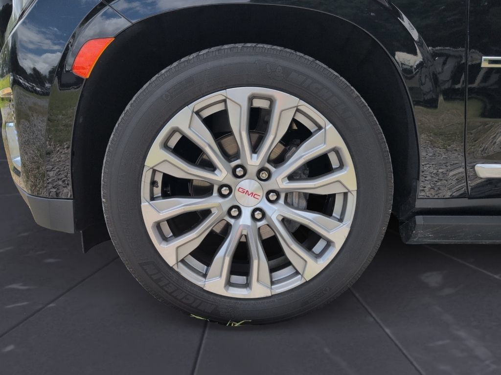 Used 2022 GMC Yukon Denali w/ Denali Premium Package AWD/4WD image 29