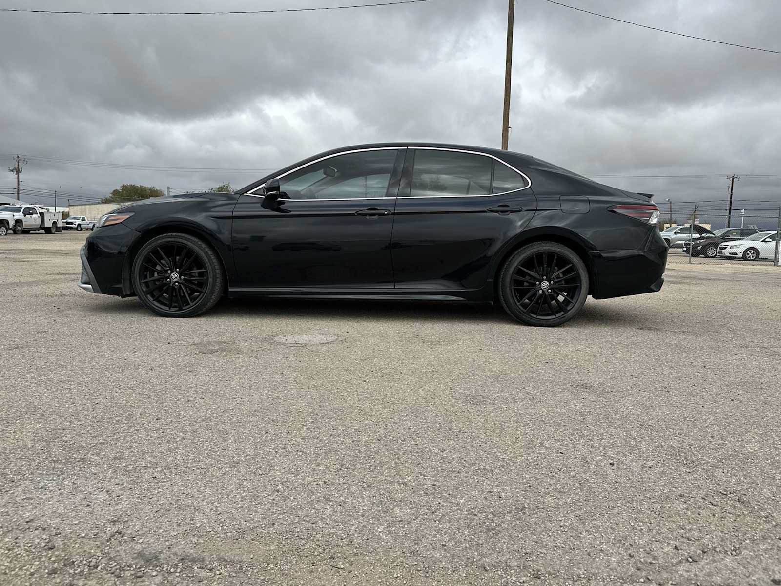 Used 2021 Toyota Camry XSE FWD image 11