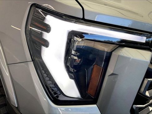 Used 2025 GMC Sierra 3500 AT4 w/ AT4 Premium Plus Package image 28