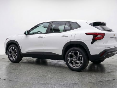 Used 2025 Chevrolet Trax LT w/ LT Convenience Package FWD image 6