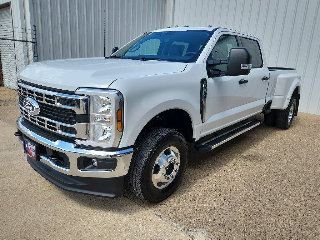 New 2027 Ford F350 XLT w/ FX4 Off-Road Package AWD/4WD image 4
