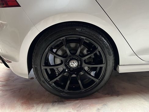 Used 2016 Volkswagen Golf R 4-Door AWD/4WD image 31