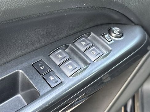 Used 2022 GMC Canyon AT4 image 17