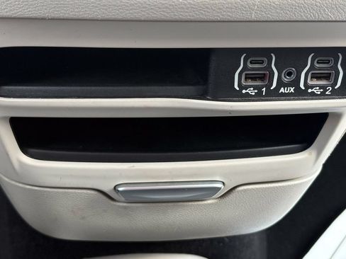 Used 2023 Chrysler Pacifica Touring-L FWD image 29