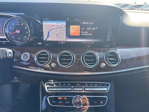 Used 2017 Mercedes-Benz E 300 4MATIC image 14