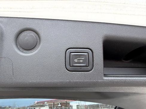 Used 2023 Chevrolet Equinox RS FWD image 6