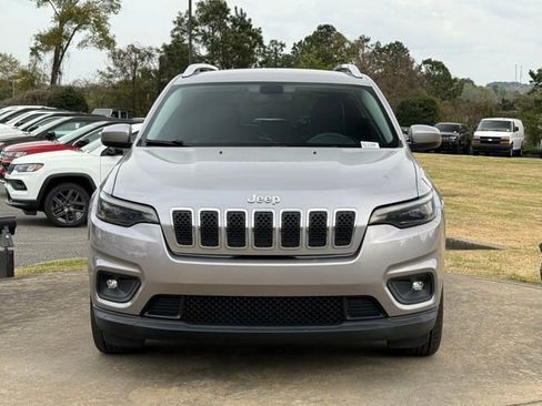 Used 2019 Jeep Cherokee Latitude Plus image 2
