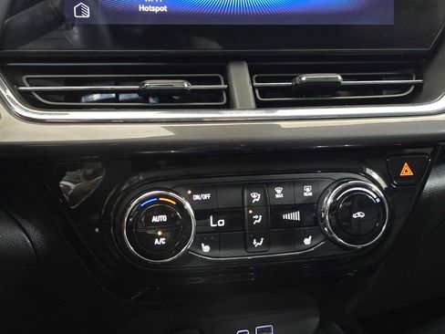 Used 2025 Chevrolet Trax ACTIV w/ Driver Confidence Package FWD image 31