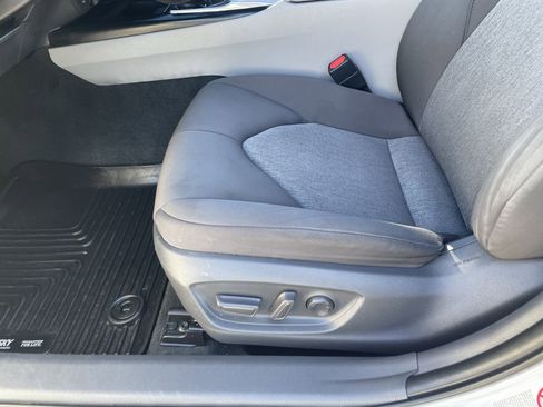 Used 2018 Toyota Camry LE image 18