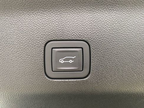 Certified 2025 Chevrolet Suburban High Country image 13