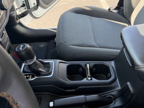 Used 2025 Jeep Wrangler Sahara image 20