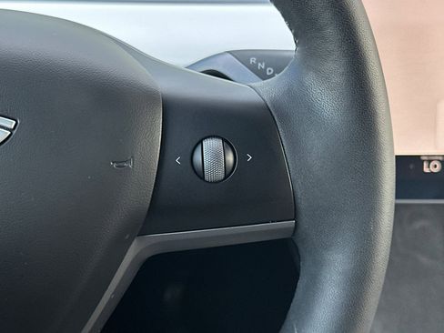 Used 2025 Tesla Model Y Long Range image 32