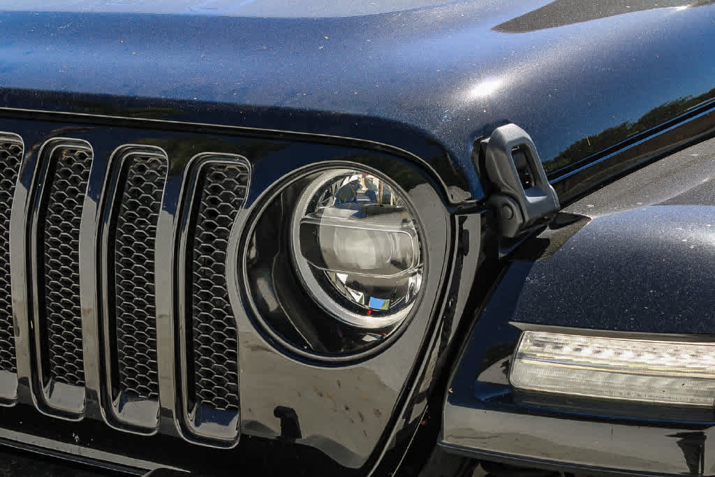 Used 2022 Jeep Wrangler Unlimited Sahara AWD/4WD image 10