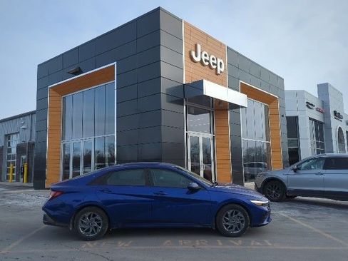 Used 2024 Hyundai Elantra SEL image 1