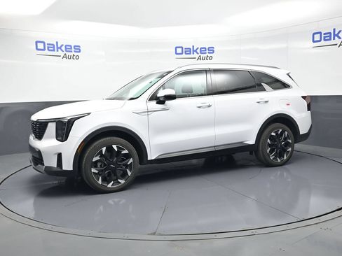 Certified 2026 Kia Sorento EX AWD/4WD image 4