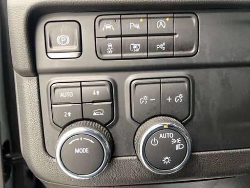 Used 2025 Chevrolet Tahoe LT AWD/4WD image 46