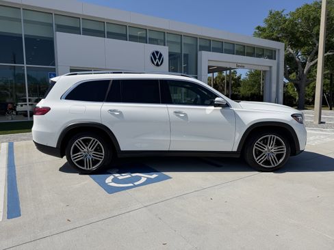 Used 2025 Mercedes-Benz GLS 450 4MATIC image 2