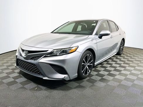 Certified 2018 Toyota Camry SE image 4