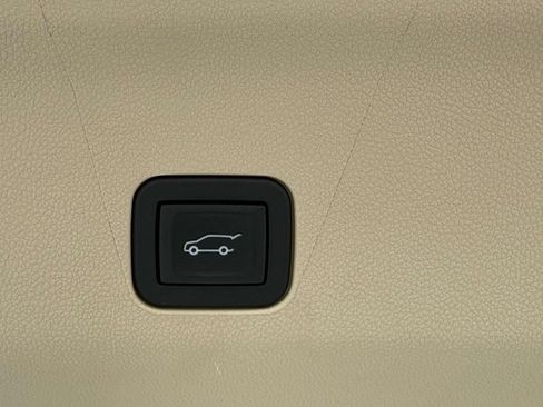 Used 2024 Cadillac Escalade Premium Luxury w/ Performance Package AWD/4WD image 19