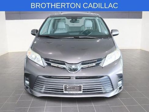 Used 2020 Toyota Sienna XLE w/ XLE Navigation Package FWD image 13