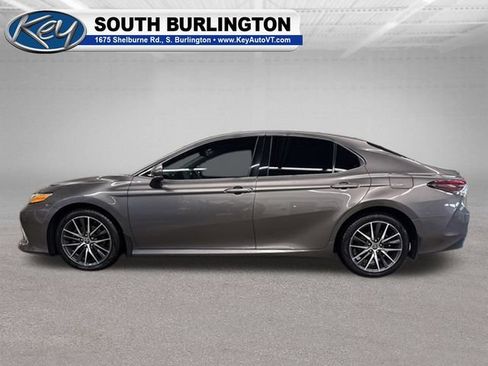 Used 2021 Toyota Camry XLE AWD/4WD image 4