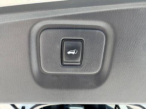 Used 2017 Nissan Pathfinder SL w/ SL Premium Package AWD/4WD image 12
