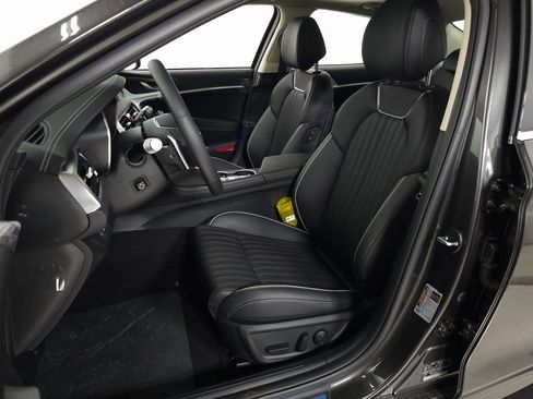 Used 2026 Genesis G70 2.5T Prestige image 13