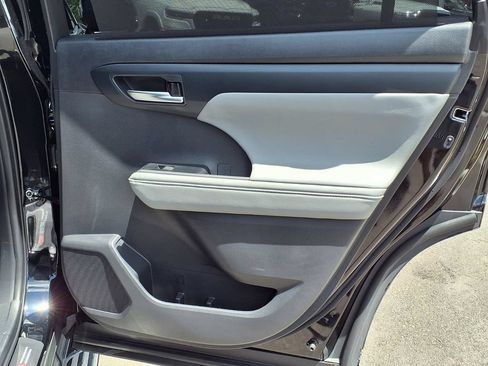 Used 2026 Toyota Highlander XLE AWD/4WD image 14