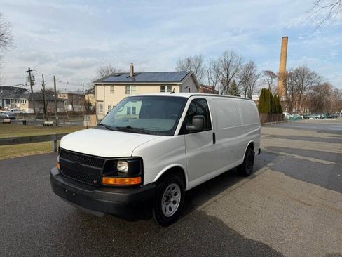 Used 2014 Chevrolet Express 1500 image 3
