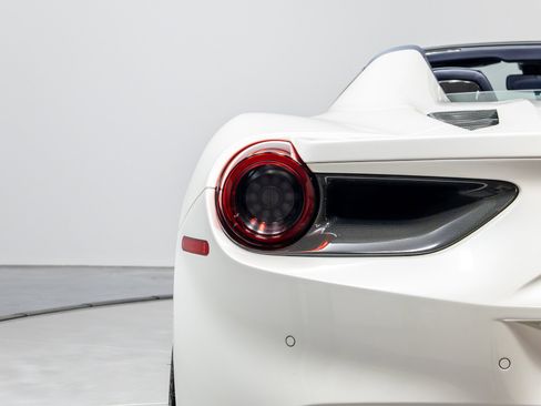 Used 2018 Ferrari 488 Spider image 54