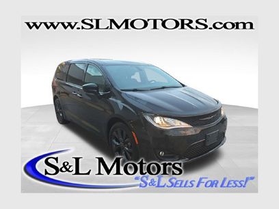 Used 2020 Chrysler Pacifica Touring w/ S Appearance Package