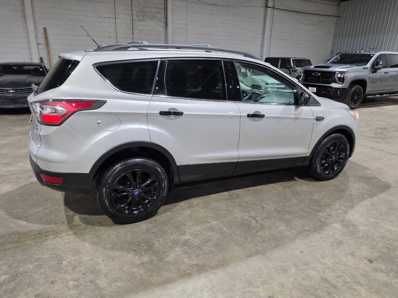 Used 2017 Ford Escape SE w/ Equipment Group 201A AWD/4WD image 12
