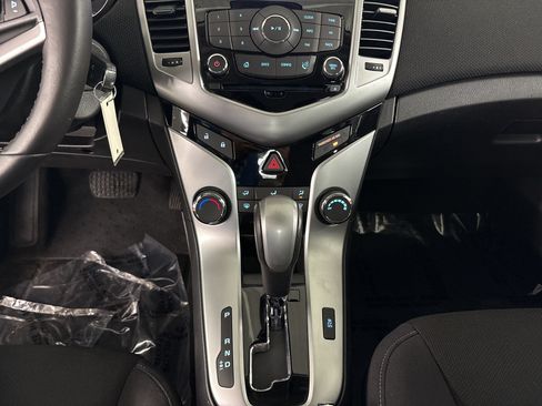 Used 2014 Chevrolet Cruze LT FWD image 17