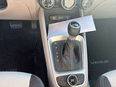 Used 2023 Hyundai Venue SEL FWD image 10