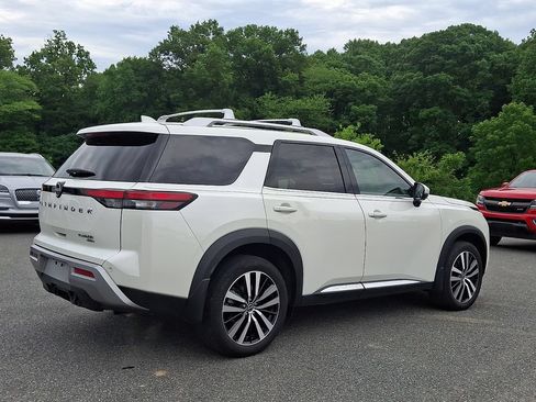Used 2024 Nissan Pathfinder Platinum AWD/4WD image 6